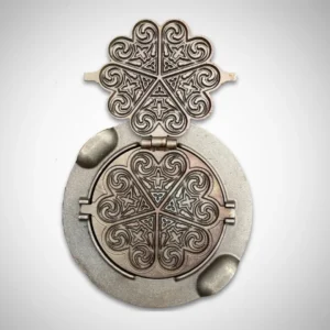 Vafļu panna ar ornamentiem – atvērtas pannas skats