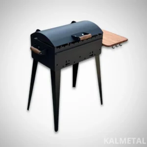 Kompakts šašliku grils ar vāku un plauktu